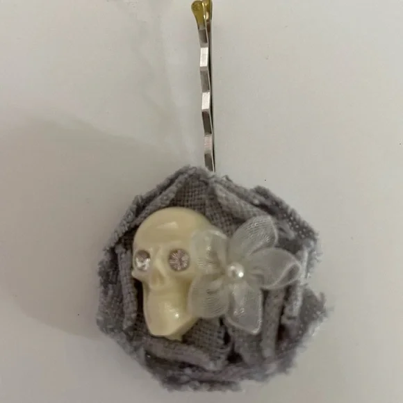 Tarina Tarantino | Black Skull Hair Clip HAIR JEWELRY – Tagged  main image 2